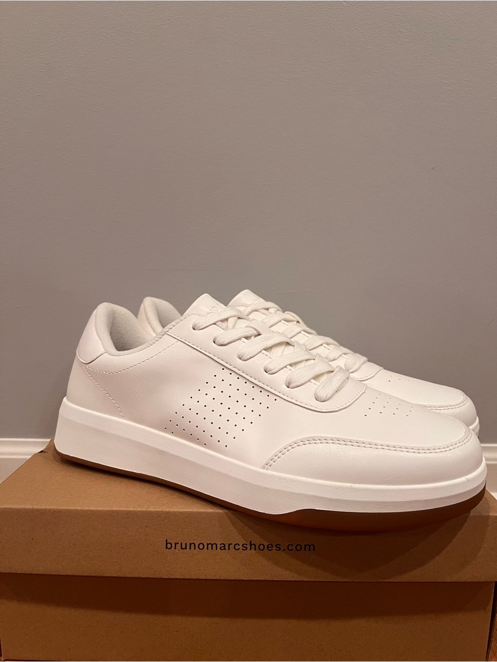 NEW Bruno Marc Men’s White Casual Arch Support Fashion Sneakers Size 9.5